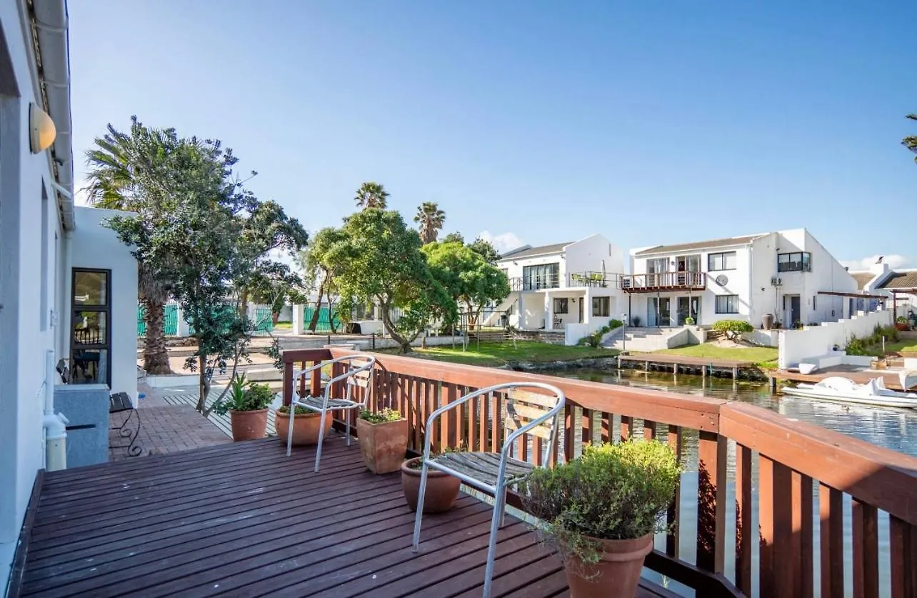 Apartment Spearhead On Lake Accommodation-5A Marina da Gama