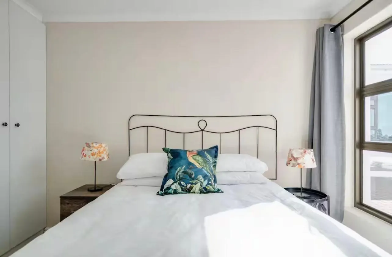 Spearhead On Lake Accommodation-5A Marina da Gama Apartment