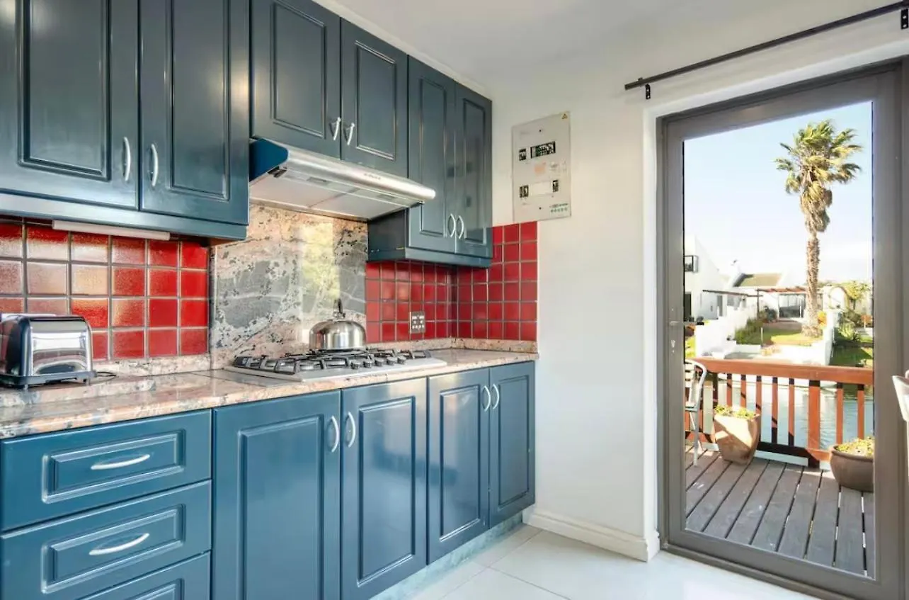 Spearhead On Lake Accommodation-5A Marina da Gama Apartment